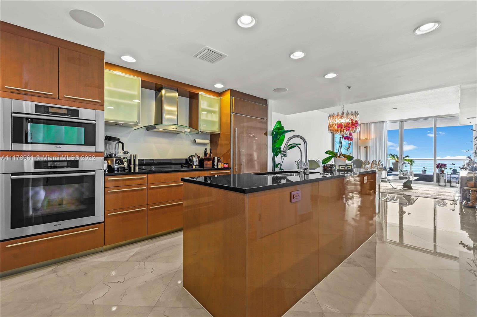 3801 Collins Ave 1404, Miami Beach, Florida 33140, 2 Bedrooms Bedrooms, ,2 BathroomsBathrooms,Residential,For Sale,3801 Collins Ave 1404,A11178961