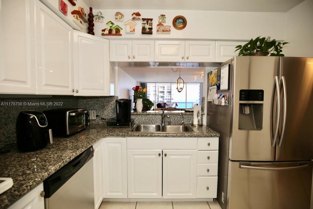 5700 Collins Ave 14N, Miami Beach, Florida 33140, 1 Bedroom Bedrooms, ,1 BathroomBathrooms,Residential,For Sale,5700 Collins Ave 14N,A11178700