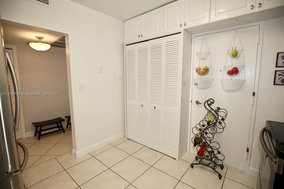 5700 Collins Ave 14N, Miami Beach, Florida 33140, 1 Bedroom Bedrooms, ,1 BathroomBathrooms,Residential,For Sale,5700 Collins Ave 14N,A11178700