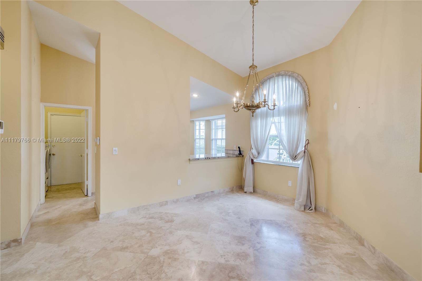 Listing Photo 14