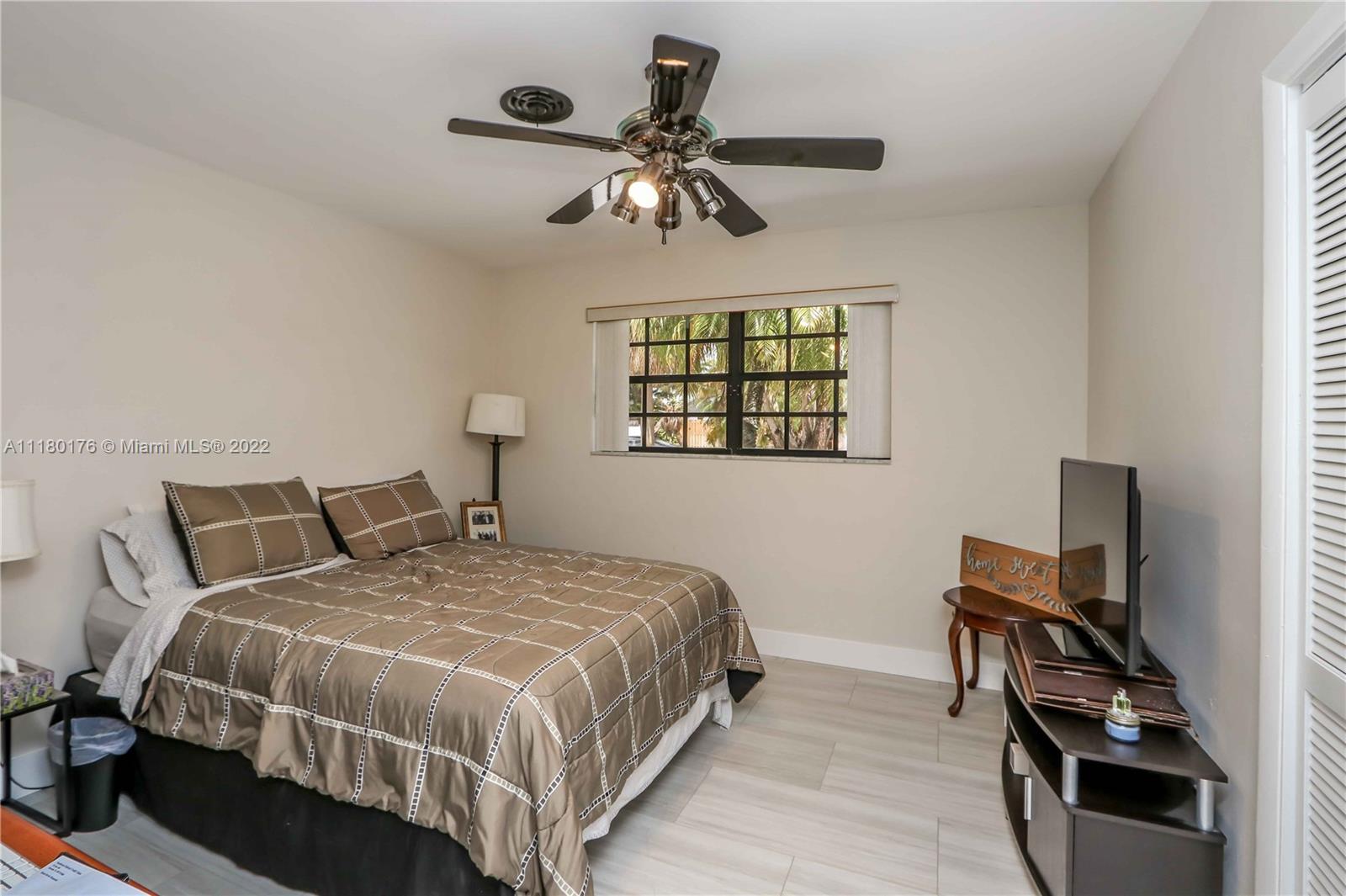 Listing Photo 12