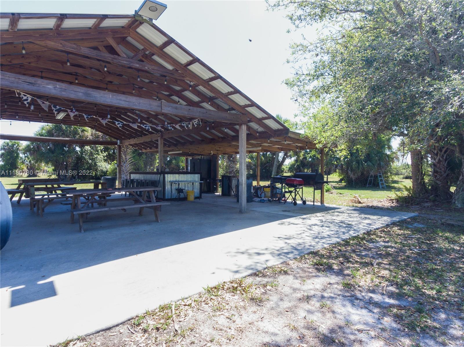 Outdoor Kitchen