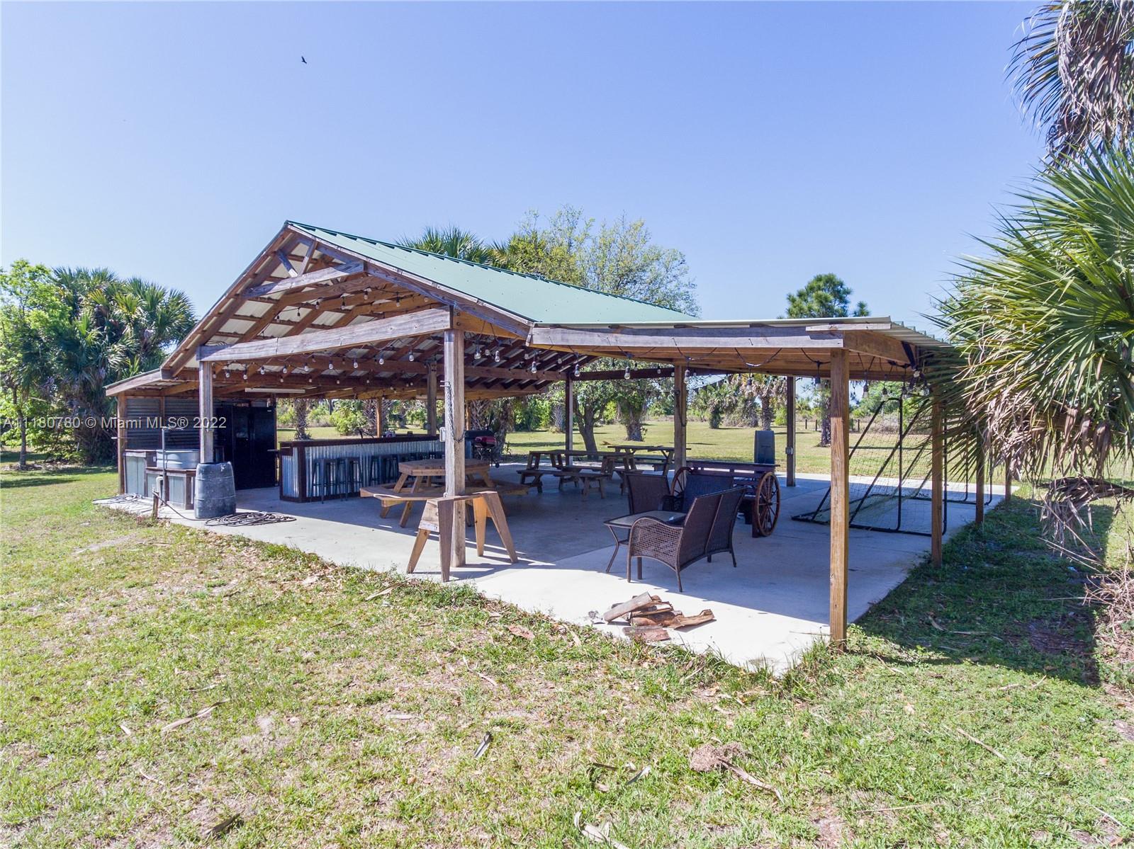 Outdoor Kitchen