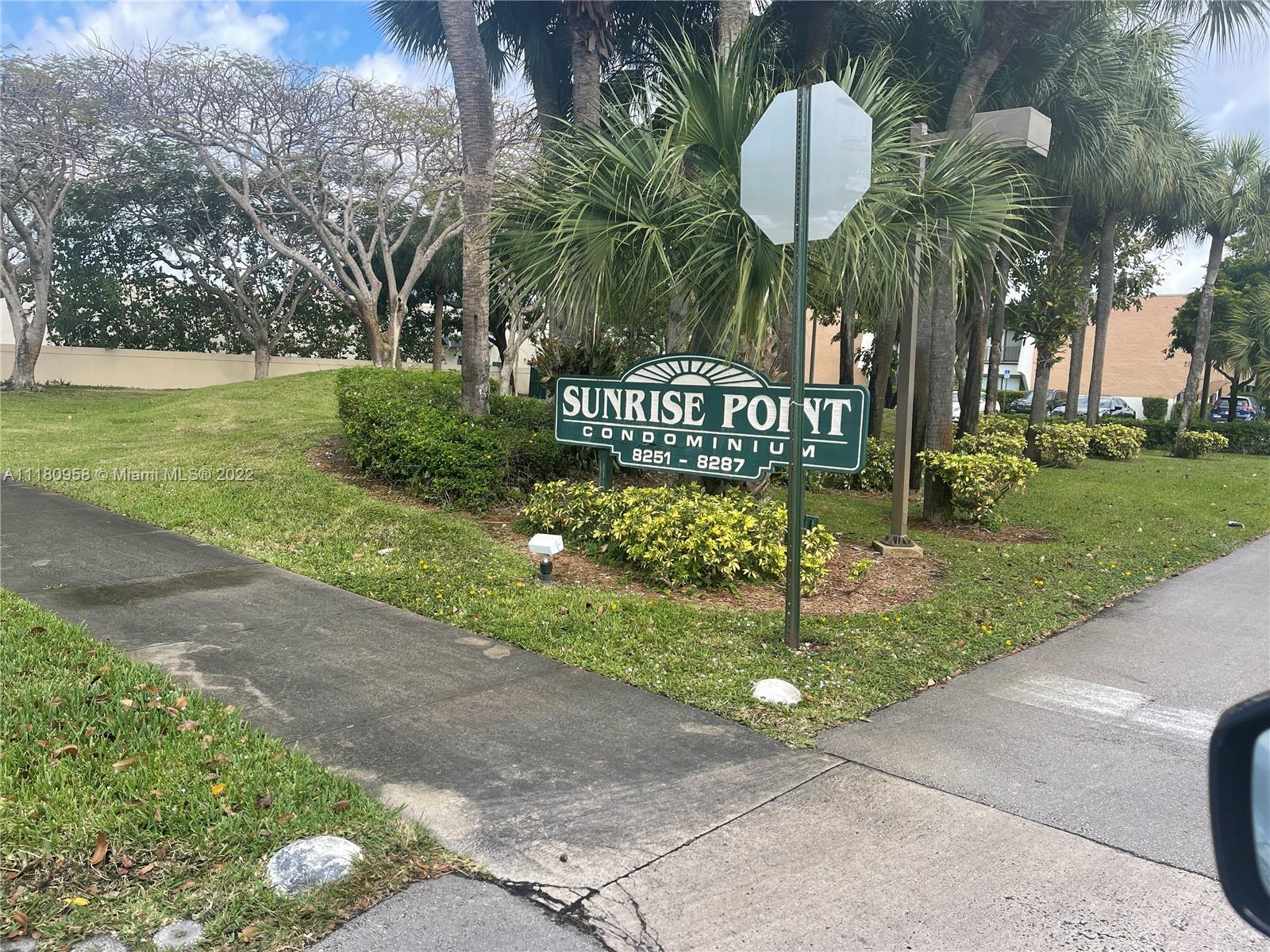 This is a Great Opportunity to own 3 bedrooms/2 bathrooms in this hidden gem condo, located in a quiet and desirable Pinecrest Area. Amenities include a fenced in private pool, a full size tennis court, a clubhouse, a BBQ area, a Gym and much more. Walking distance to almost everything. Great Opportunity!!!