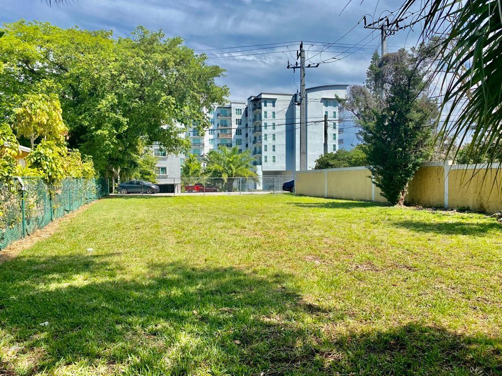 Great Location! This is a blank Canvas with your chance to build. Maintained and fenced property, minutes from downtown Fort Lauderdale, Beaches, 17th Street Causeway, Fort Lauderdale / Hollywood International Airport and major highways. Zoning is RMM25 Uses are for Multifamily, Hotel and other uses. All information to be verified by the purchaser from the City of Fort Lauderdale. Tree Survey on the property available.