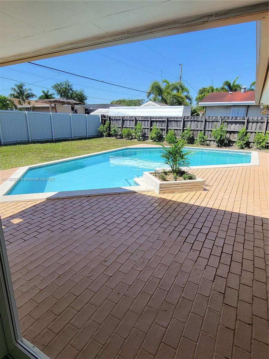 Photo 15 of 11250 180th St in Miami - MLS A11182573