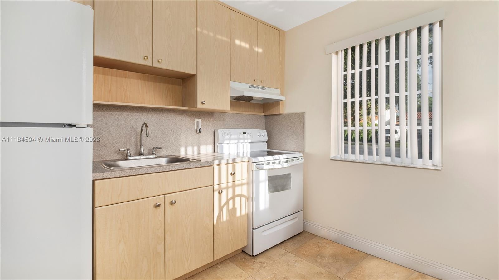 3rd bedroom currently used as a separate dwelling with its own bathroom and kitchen