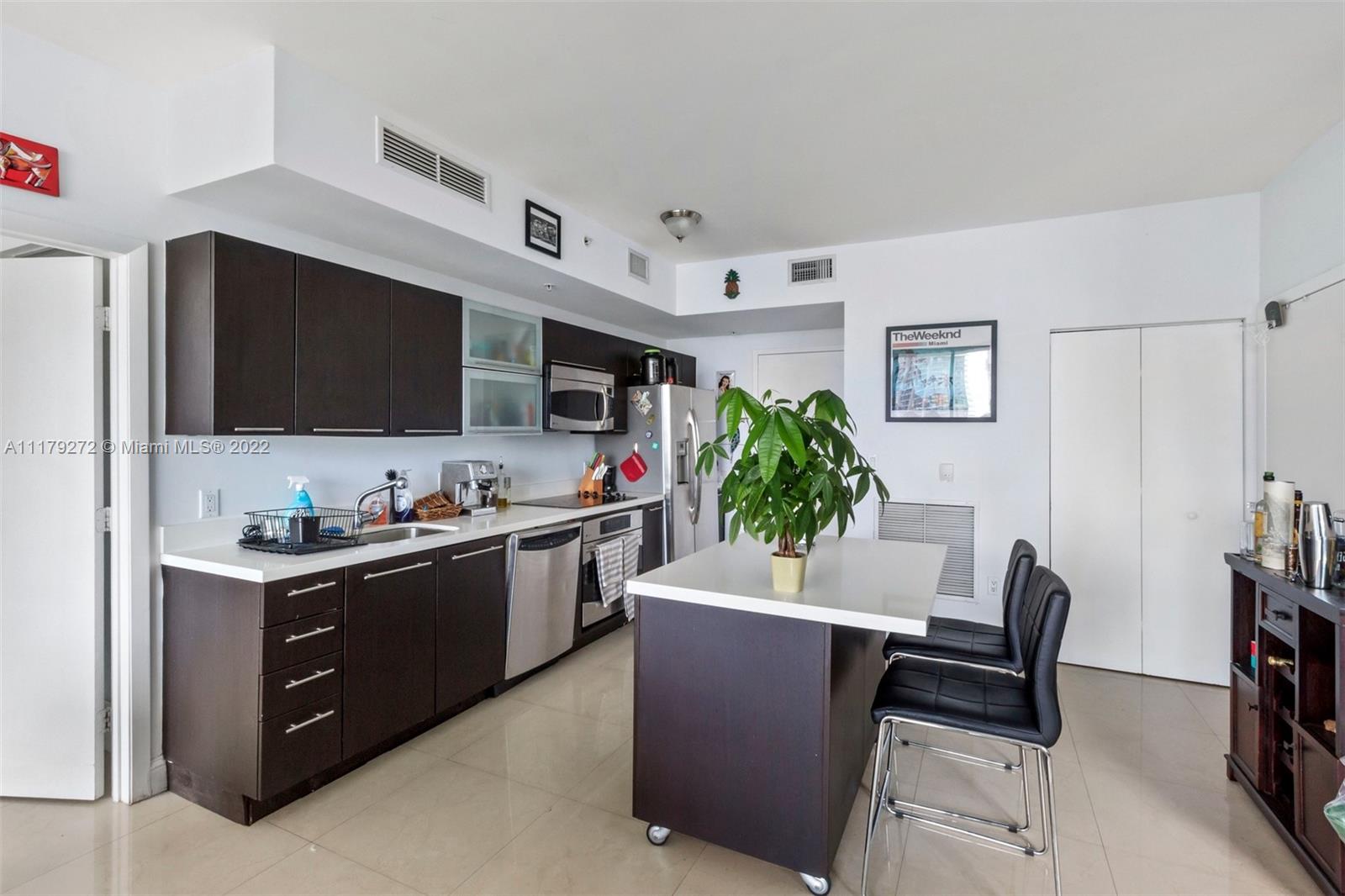 90 SW 3rd St 3903, Miami, Florida 33130, 2 Bedrooms Bedrooms, ,2 BathroomsBathrooms,Residentiallease,For Rent,90 SW 3rd St 3903,A11179272