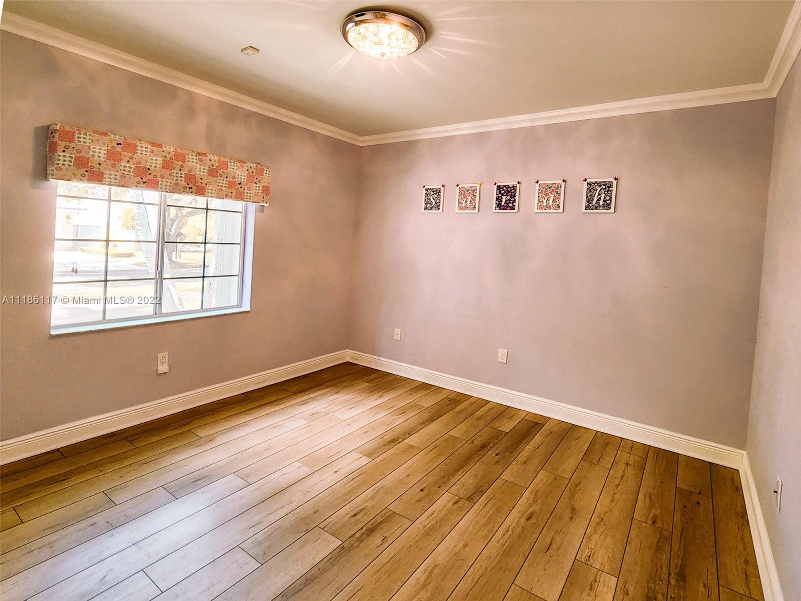 Listing Photo 10