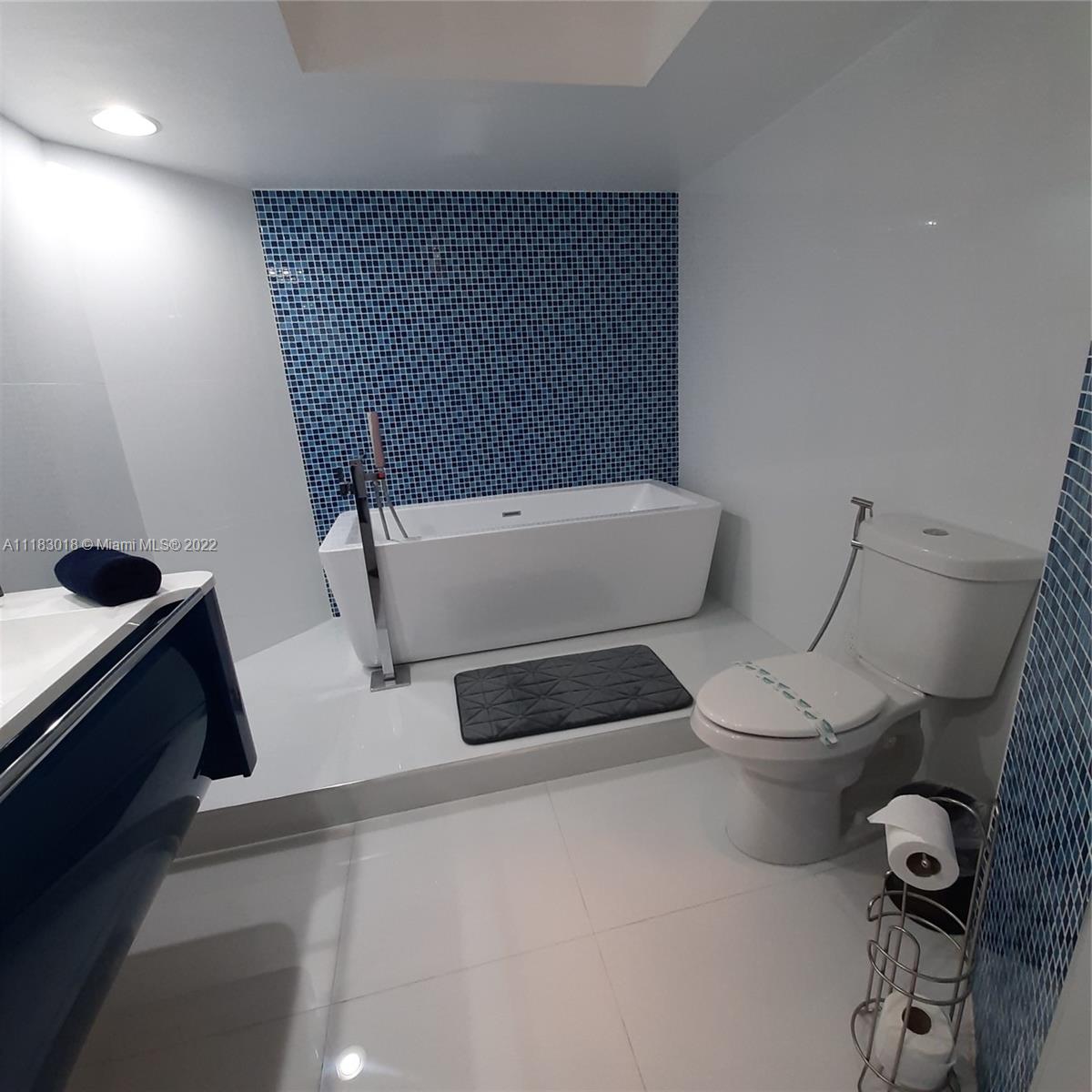 Sunny Isles Beach, Florida 33160, 1 Bedroom Bedrooms, ,1 BathroomBathrooms,Residential,For Sale,A11183018