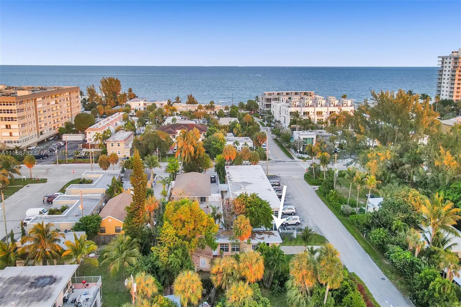 3/1 FOOTSTEPS TO THE BEACH , PIER & DOWNTOWN RESTAURANTS. NO HOA , CAN PARK BOAT. EARN EXTRA INCOME WITH 1/1 EFFICIENCY ATTACHED , OR OPEN UP & MAKE A BIGGER HOME. TON OF POSSIBILITIES TO GET CREATIVE. RARELY EVER AVAILABLE LOCATION. TENANT OCCUPIED , PLEASE DO NOT DISTURB TENANTS.