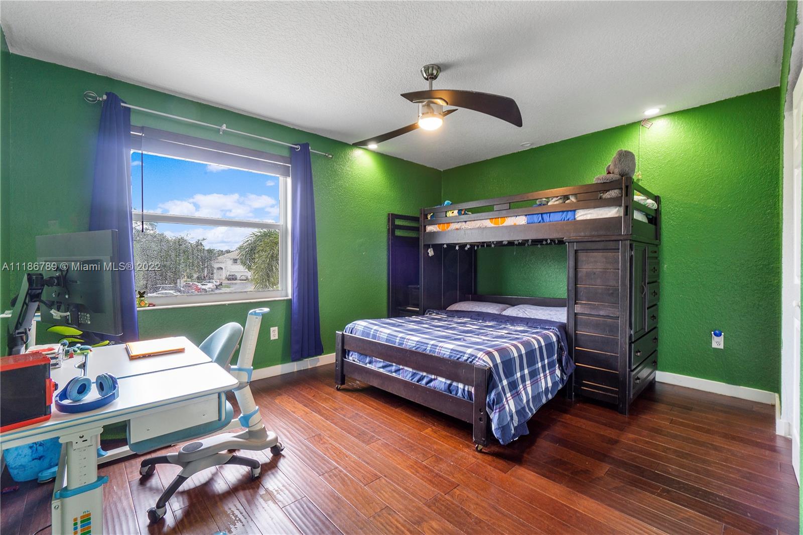 Listing Photo 17