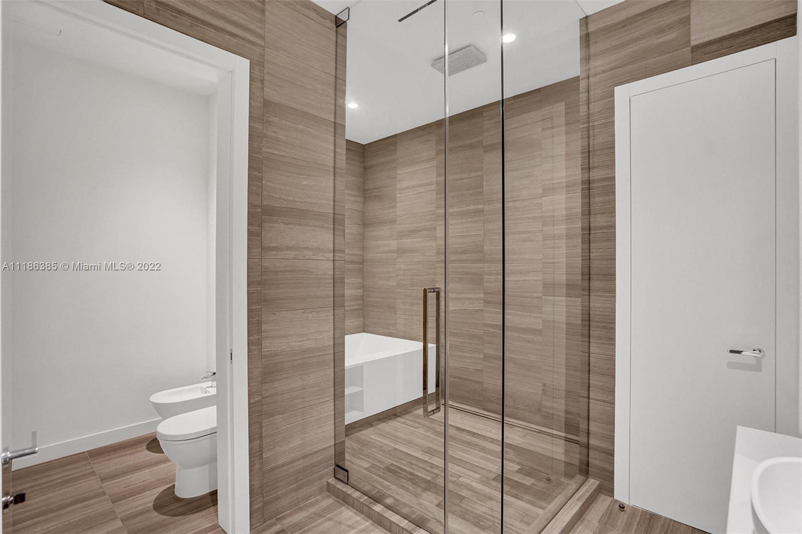 4701 N Meridian Ave. 214, Miami Beach, Florida 33140, 2 Bedrooms Bedrooms, ,2 BathroomsBathrooms,Residentiallease,For Rent,4701 N Meridian Ave. 214,A11186385