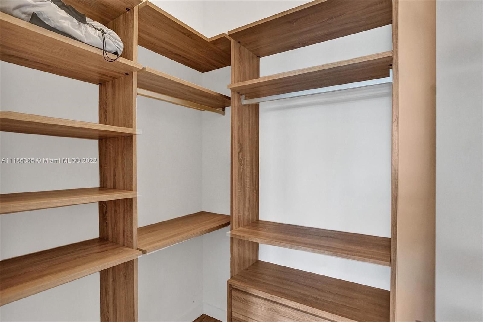 4701 N Meridian Ave. 214, Miami Beach, Florida 33140, 2 Bedrooms Bedrooms, ,2 BathroomsBathrooms,Residentiallease,For Rent,4701 N Meridian Ave. 214,A11186385