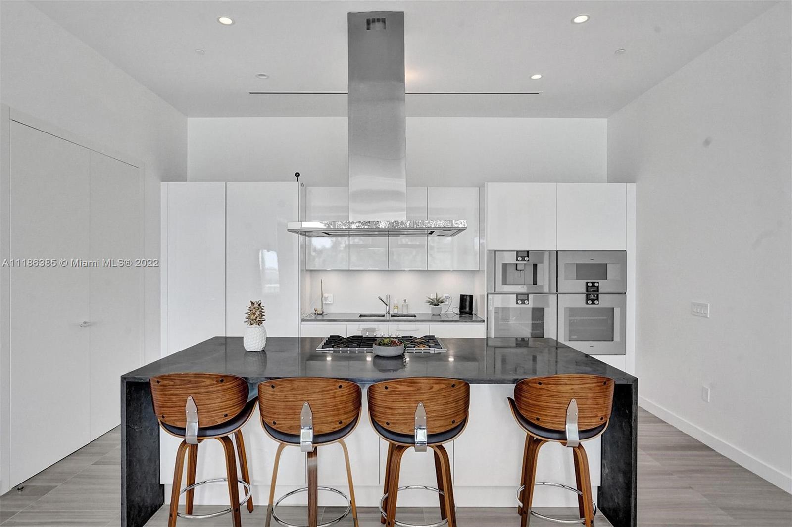 4701 N Meridian Ave. 214, Miami Beach, Florida 33140, 2 Bedrooms Bedrooms, ,2 BathroomsBathrooms,Residentiallease,For Rent,4701 N Meridian Ave. 214,A11186385