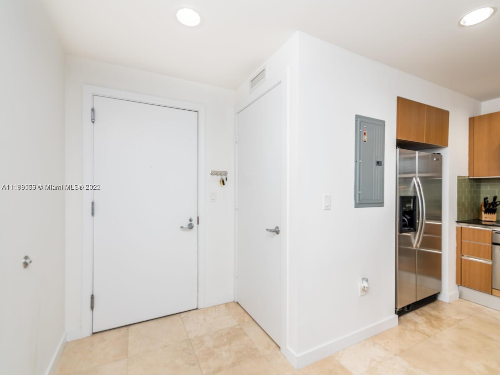 Beautiful 1 bed 1 bath unit facing East with gorgeous City and water views! in the best location of the Brickell Area. Unit features: marble floors throughout; windows treatment, stainless steel appliances and granite countertops on kitchen; washer and dryer inside the unit, 1 assigned parking space. Building offers great amenities and is walking distance from many restaurants, supermarkets, Mary Brickell Village; Miami Brickell City Center, people mover and metro rail stations. Basic Cable & water included.