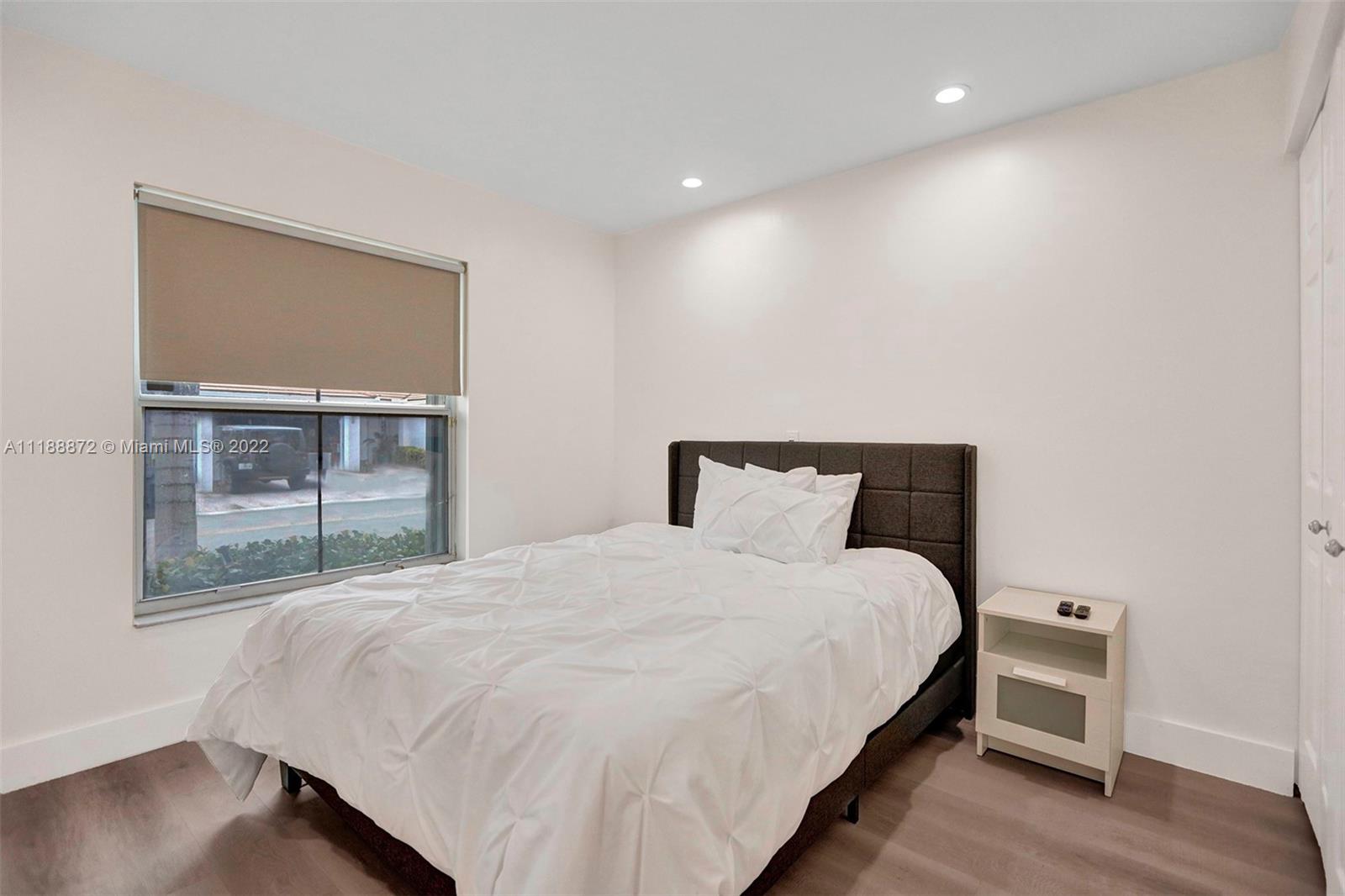 Listing Photo 12