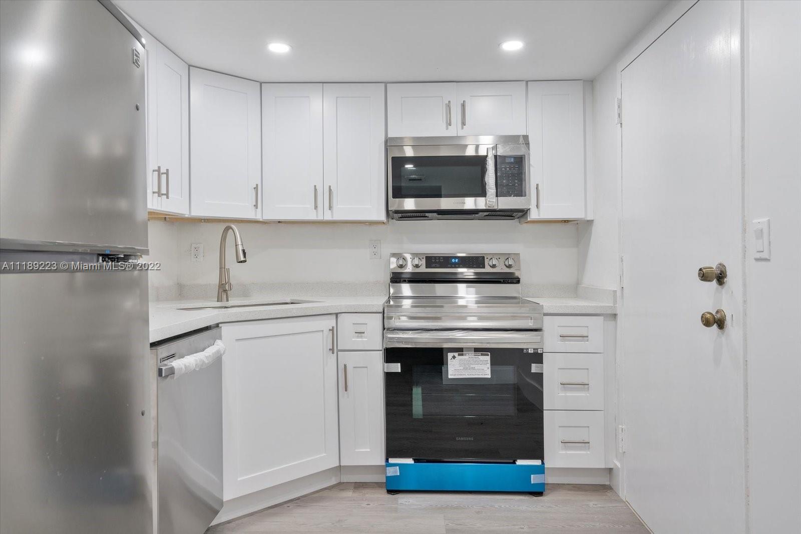 10000 W Bay Harbor Dr 204, Bay Harbor Islands, Florida 33154, 2 Bedrooms Bedrooms, ,2 BathroomsBathrooms,Residential,For Sale,10000 W Bay Harbor Dr 204,A11189223