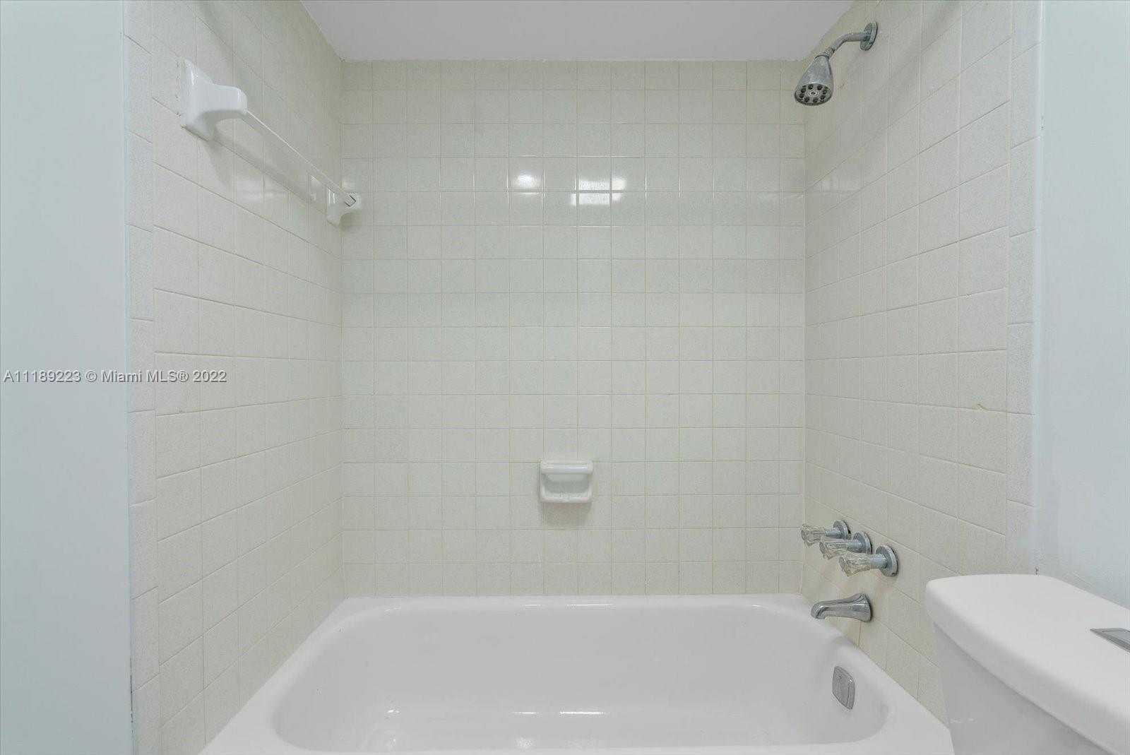 10000 W Bay Harbor Dr 204, Bay Harbor Islands, Florida 33154, 2 Bedrooms Bedrooms, ,2 BathroomsBathrooms,Residential,For Sale,10000 W Bay Harbor Dr 204,A11189223