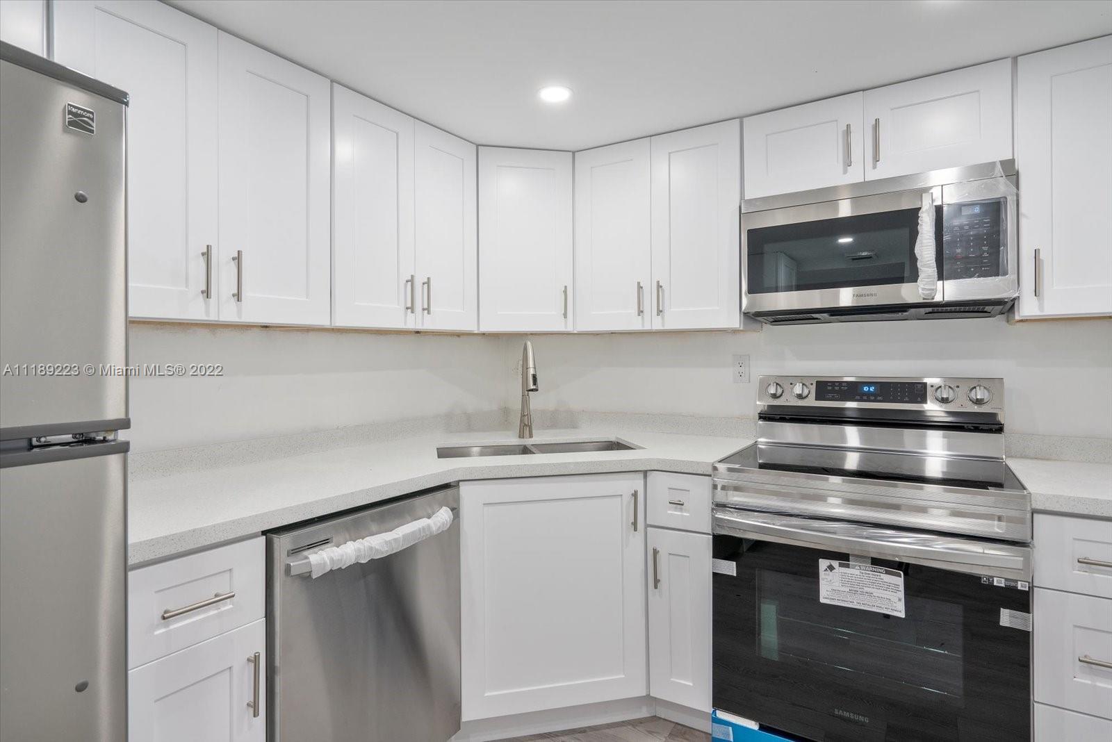 10000 W Bay Harbor Dr 204, Bay Harbor Islands, Florida 33154, 2 Bedrooms Bedrooms, ,2 BathroomsBathrooms,Residential,For Sale,10000 W Bay Harbor Dr 204,A11189223