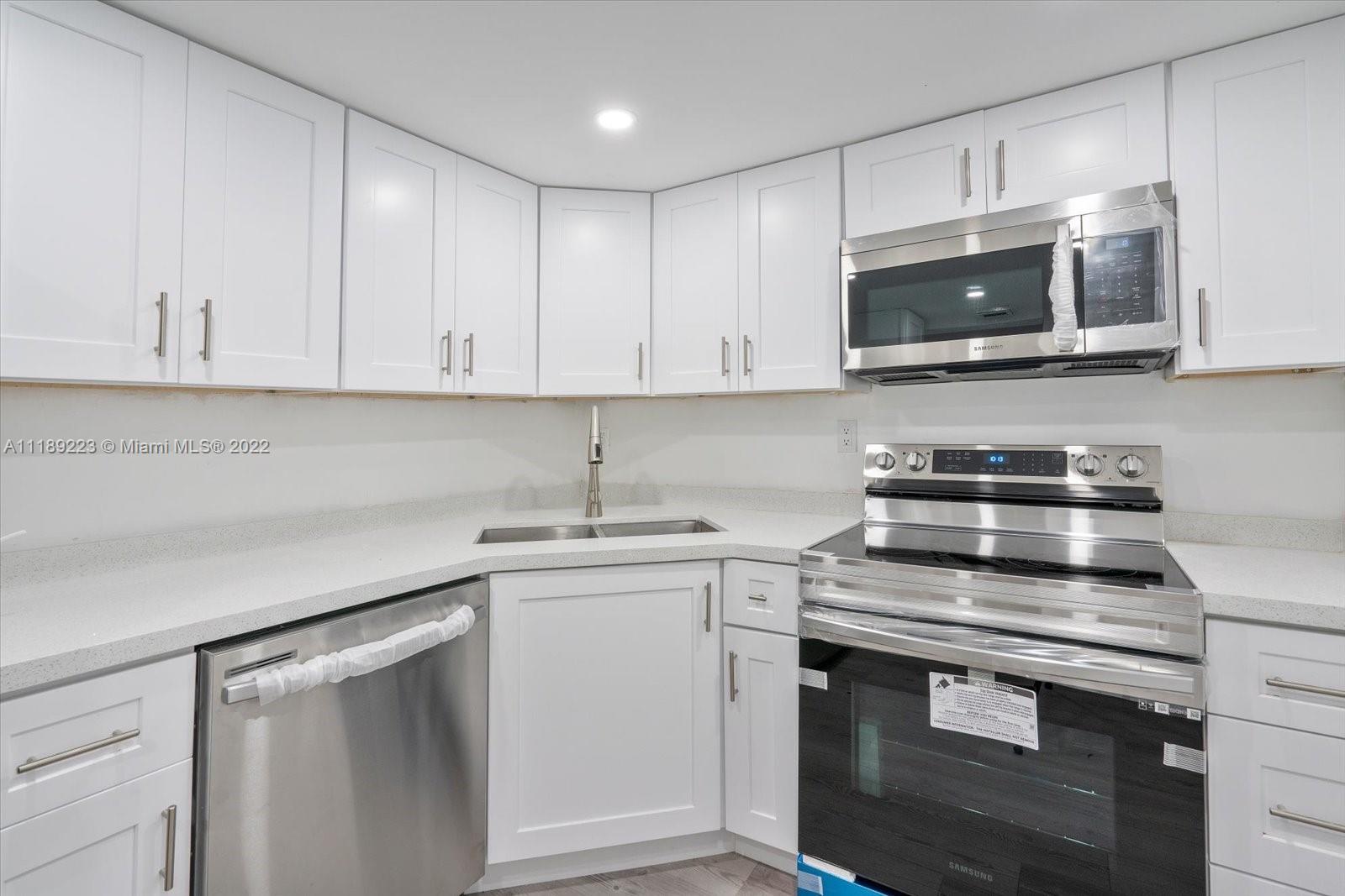10000 W Bay Harbor Dr 204, Bay Harbor Islands, Florida 33154, 2 Bedrooms Bedrooms, ,2 BathroomsBathrooms,Residential,For Sale,10000 W Bay Harbor Dr 204,A11189223