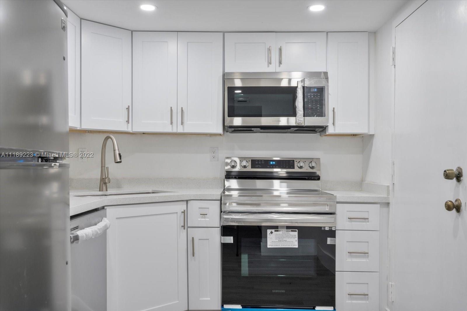 10000 W Bay Harbor Dr 204, Bay Harbor Islands, Florida 33154, 2 Bedrooms Bedrooms, ,2 BathroomsBathrooms,Residential,For Sale,10000 W Bay Harbor Dr 204,A11189223