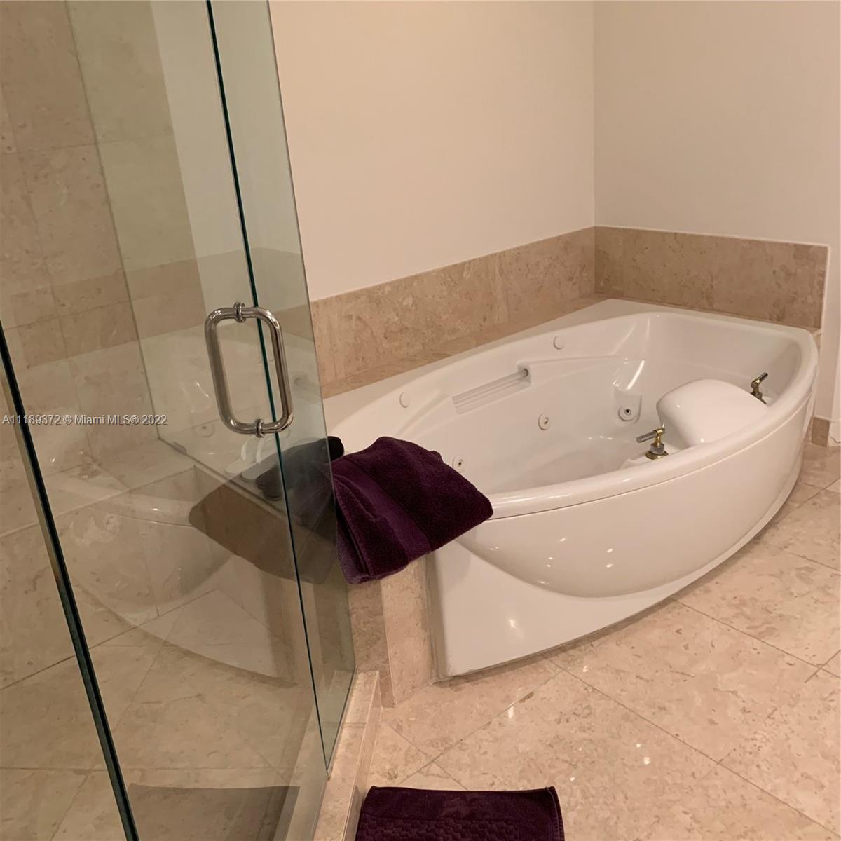 20201 E Country Club Dr 607, Aventura, Florida 33180, 2 Bedrooms Bedrooms, ,3 BathroomsBathrooms,Residentiallease,For Rent,20201 E Country Club Dr 607,A11189372