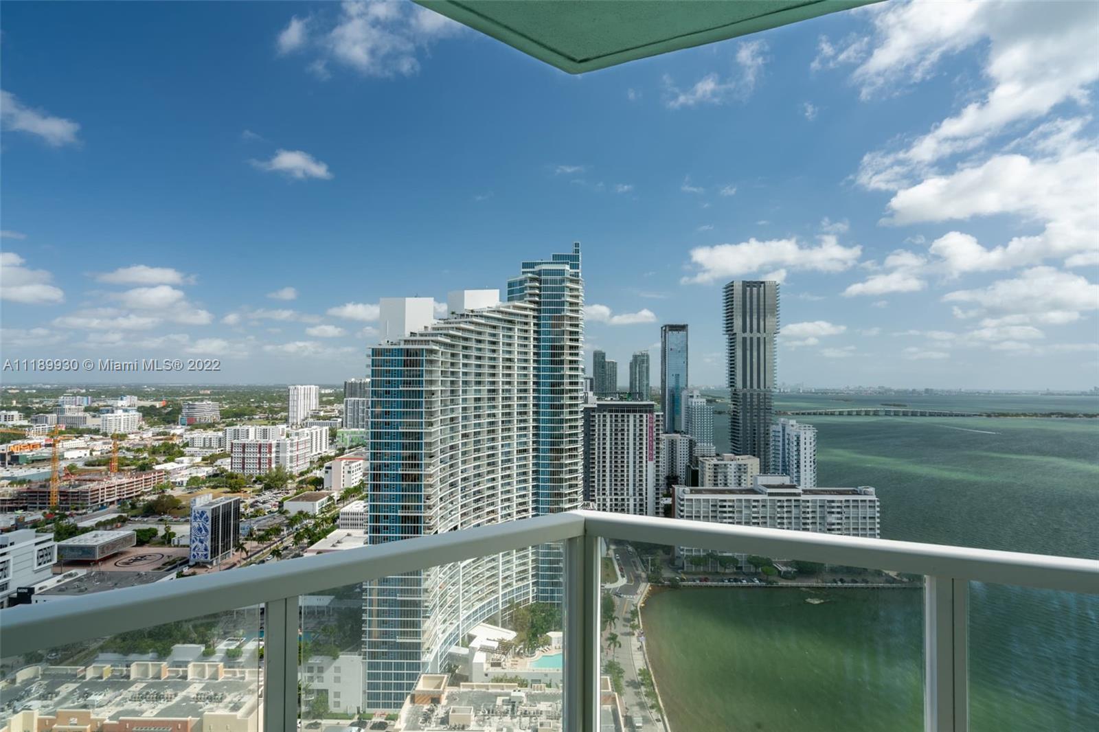 Excellent 3 Bedroom and 3 baths corner unit in sought after Quantum on the Bay. The unit has direct bay views and beautiful city views. European style kitchen with stainless steel appliances. Great amenities including 2 pools, spectacular fitness center and movie theatre. Close to South Beach, Midtown, Wynwood, Design District and Downtown Miami.
