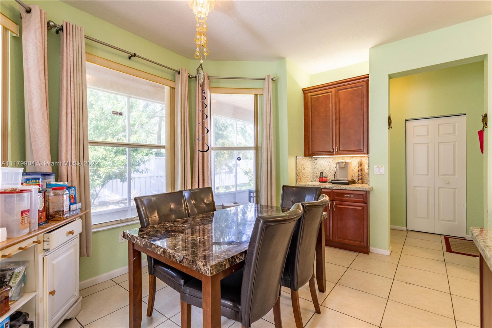 Listing Photo 10