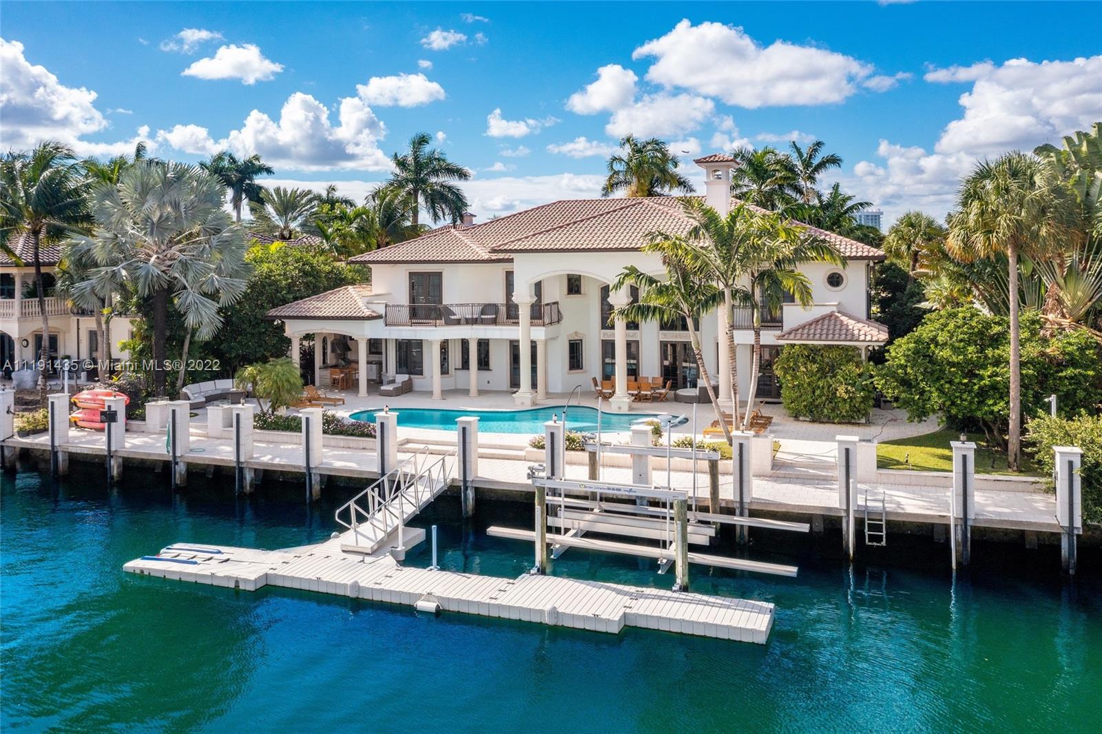 Embodying South Florida’s indoor-outdoor lifestyle, find yourself living in the very sought after Harbor Beach. This
7 bedroom, 6.5 bath home leaves no detail behind. Absorb bright blue waters with speeding wide water views on
120ft of water frontage. Only the best appliances which include Bosch, Thermador, SubZero, Pro fire Summer
kitchen and more. Never fail to impress guests with 500 bottle wine cellar, 4 fire pits, Finlandia sauna and Sonos
sound system throughout entire home. Enjoy all that this home has to offer yet remain in the most private cul de
sac in the neighborhood.