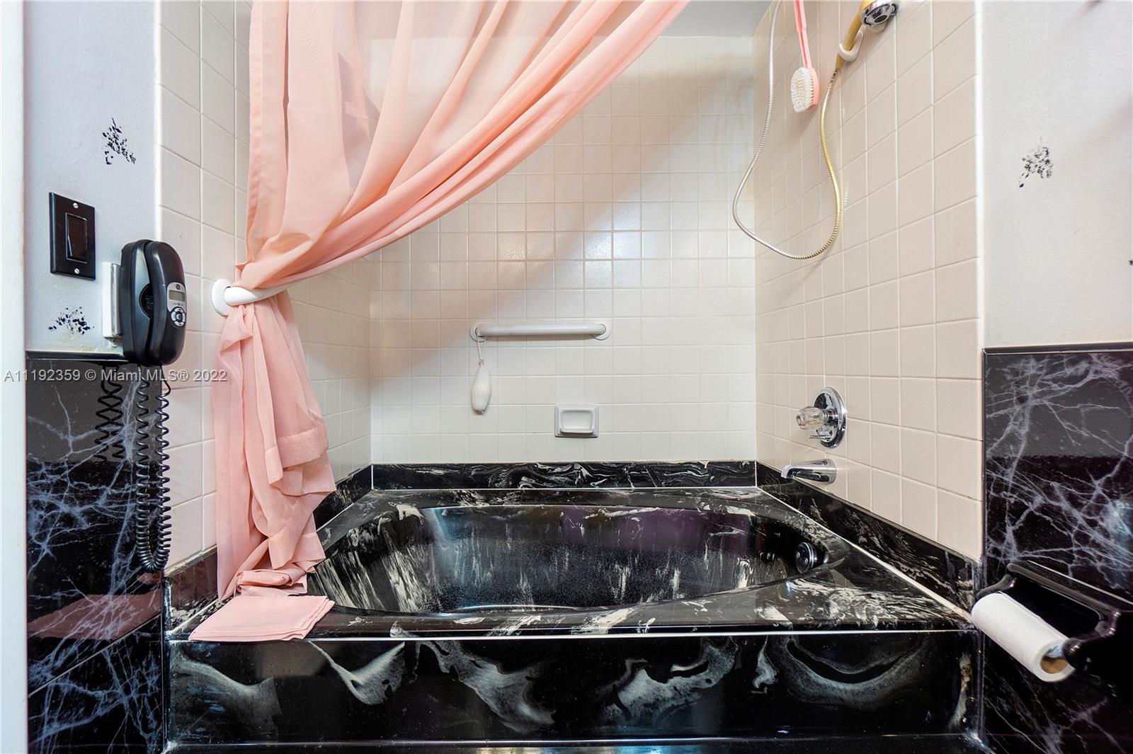 814 NE 27th Ave, Hallandale Beach, Florida 33009, 2 Bedrooms Bedrooms, ,2 BathroomsBathrooms,Residential,For Sale,814 NE 27th Ave,A11192359