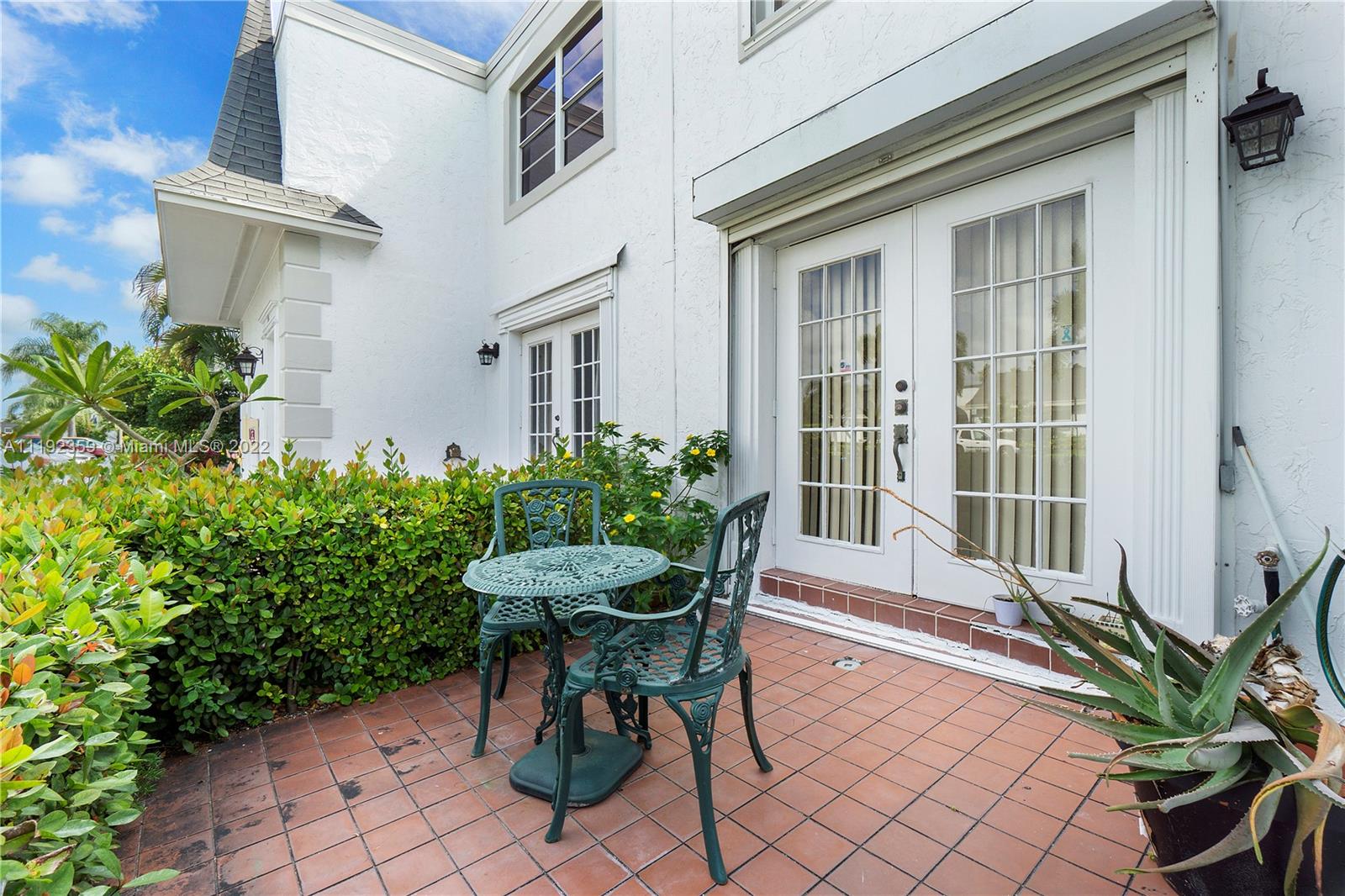 814 NE 27th Ave, Hallandale Beach, Florida 33009, 2 Bedrooms Bedrooms, ,2 BathroomsBathrooms,Residential,For Sale,814 NE 27th Ave,A11192359