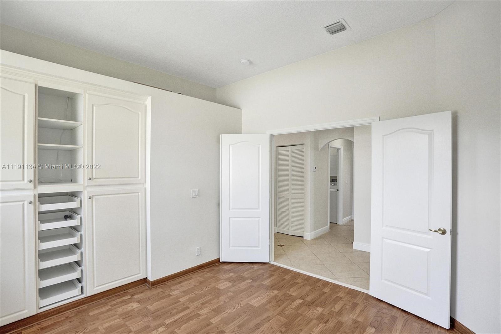 Listing Photo 14