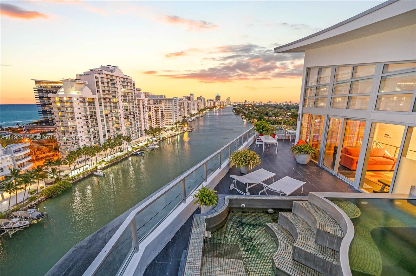 Miami Beach Apartments for sale Miami Fisher Island / Carolina Rahe
