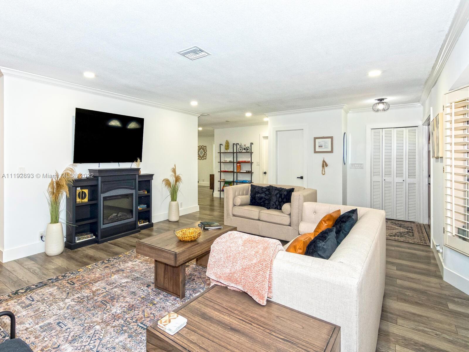 Listing Photo 12