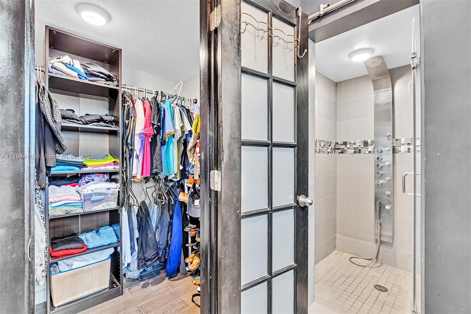 GREAT SIZE WALKING CLOSET