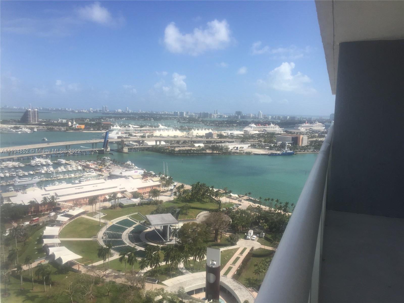 Great deal on the 01 line. Spectacular Bay and City views with large wrap around balcony. In the heart of
Downtown. Great amenities, close to Miami Arena, Bayside, Metro Mover and Performance Art Center. Sales office
located in the building.