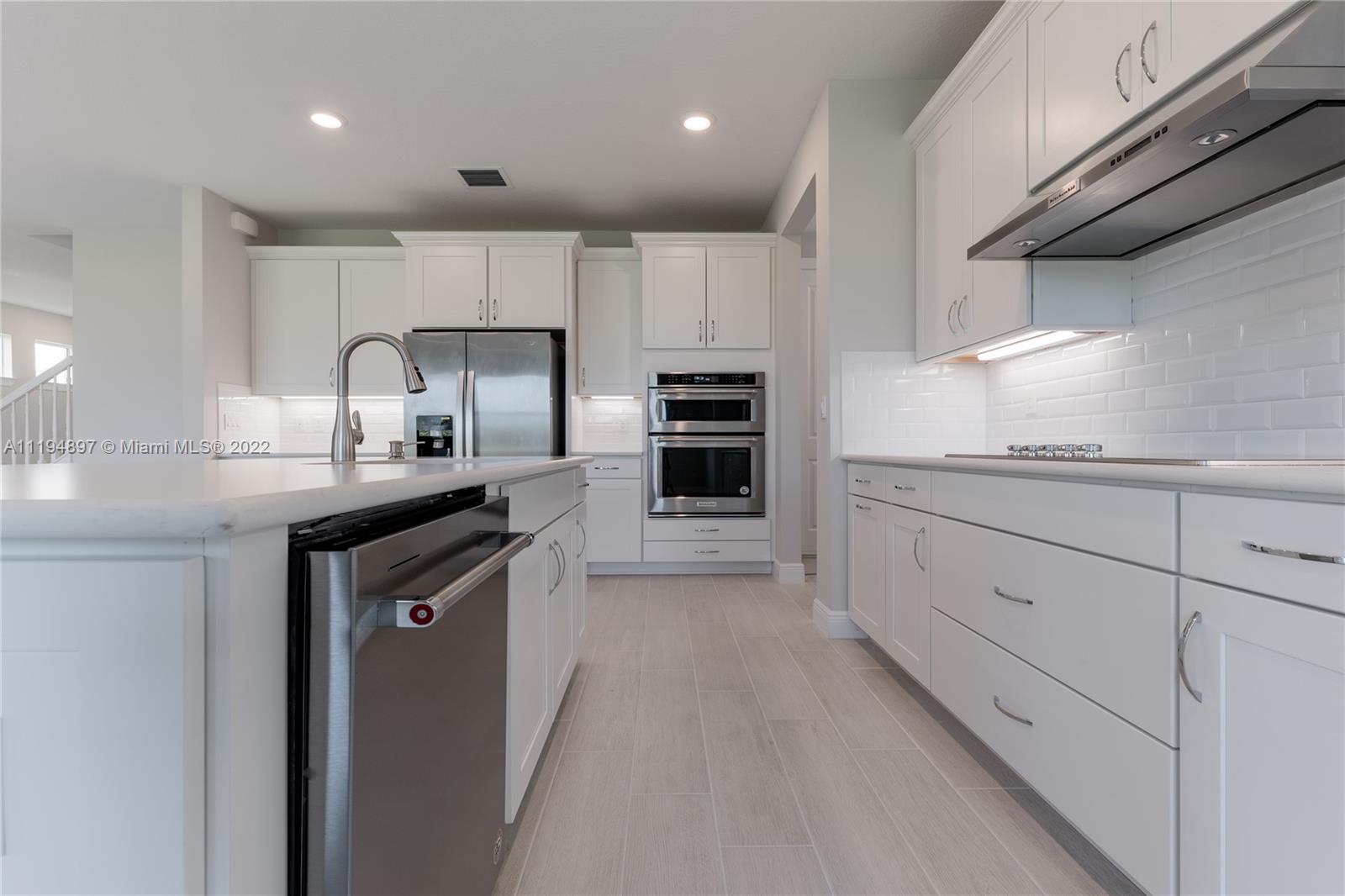 3713  Greenway Dr  For Sale A11194897, FL