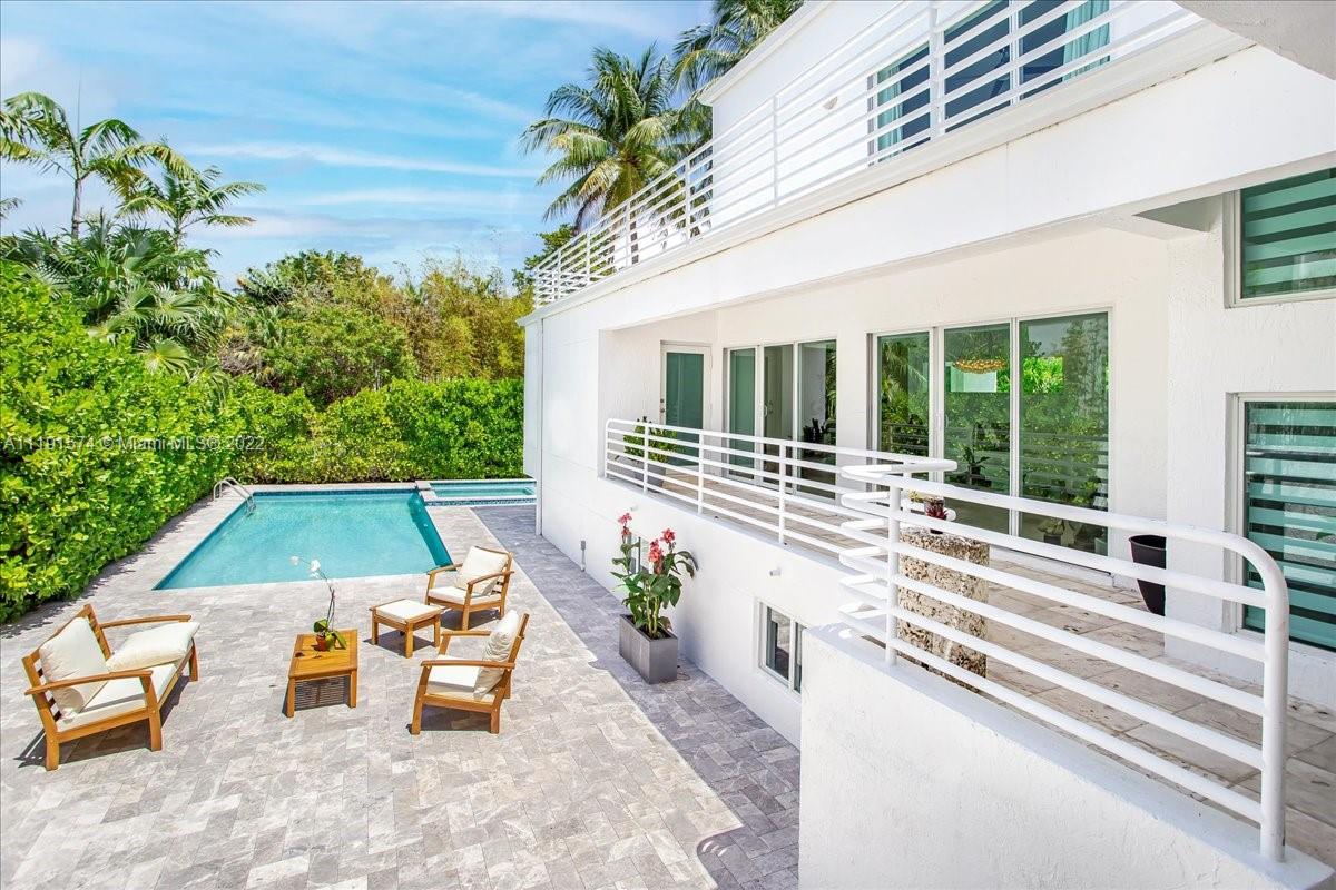 Photo 2 of 1874 Bayshore Dr in Miami - MLS A11191574
