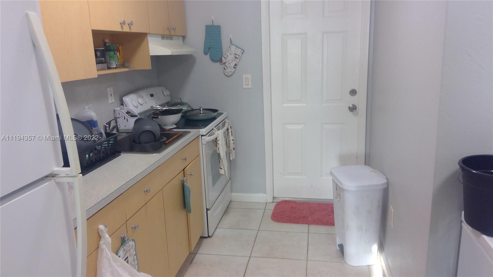 2ND UNIT - KITCHEN