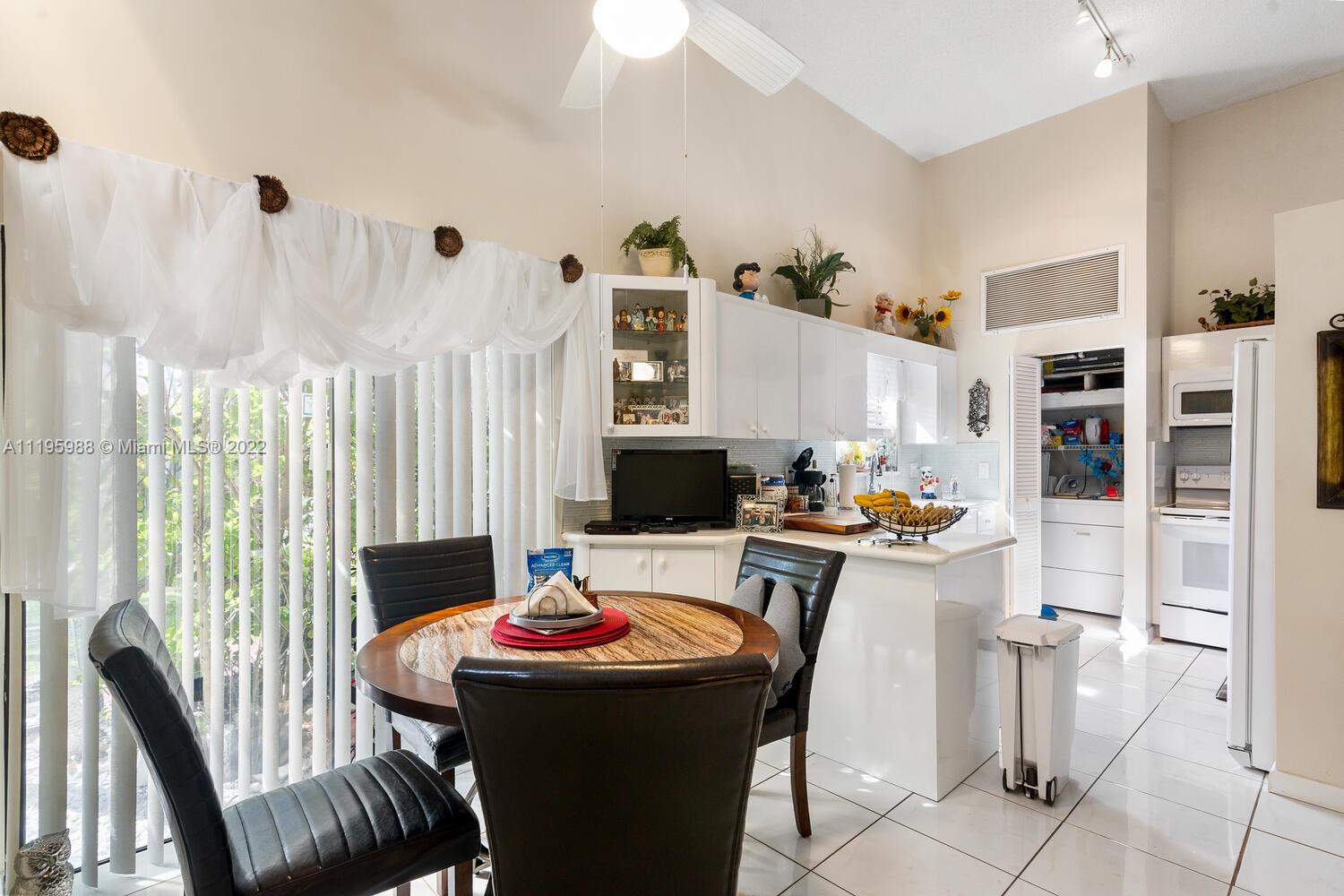 2747 S Parkview Dr 2747, Hallandale Beach, Florida 33009, 3 Bedrooms Bedrooms, ,2 BathroomsBathrooms,Residential,For Sale,2747 S Parkview Dr 2747,A11195988