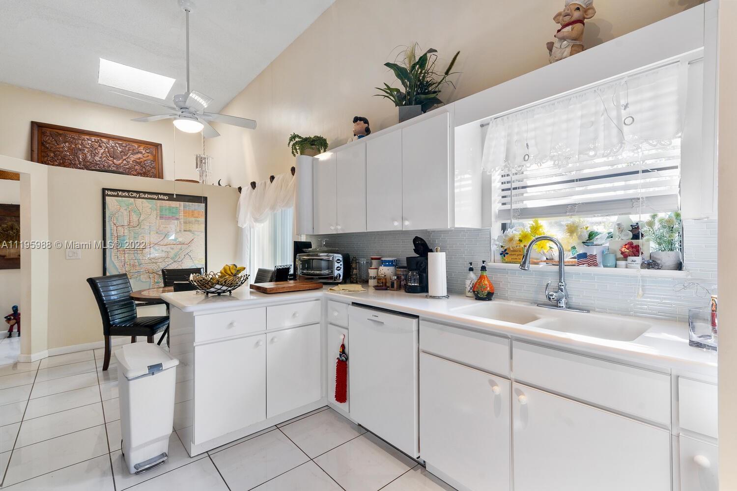 2747 S Parkview Dr 2747, Hallandale Beach, Florida 33009, 3 Bedrooms Bedrooms, ,2 BathroomsBathrooms,Residential,For Sale,2747 S Parkview Dr 2747,A11195988