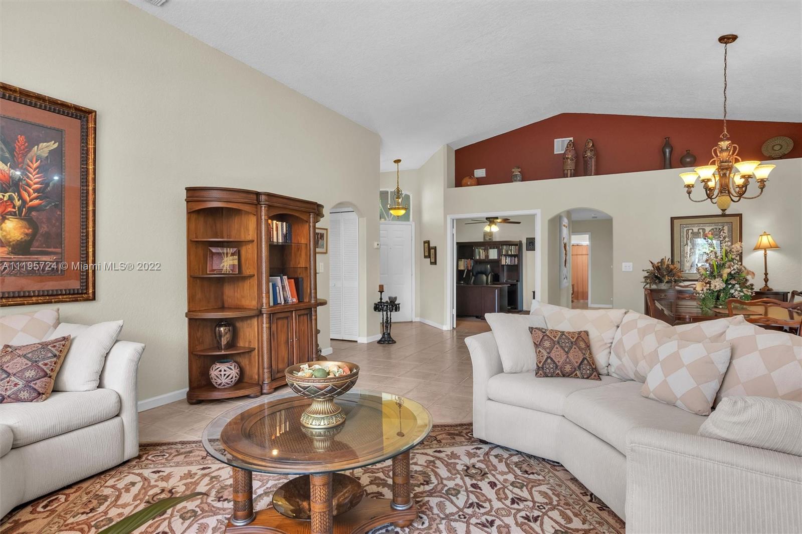 Listing Photo 12