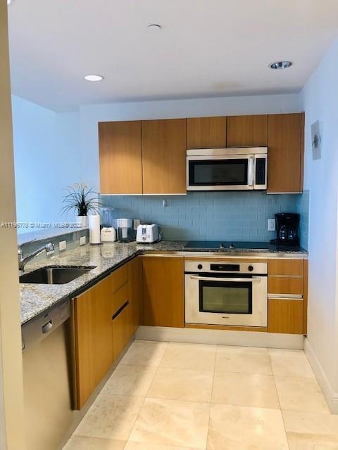 BEAUTIFUL FURNISHED STUDIO, MODERN FURNITURE, STAINLESS STEEL APPLIANCES, AND MARBLE FLOORING. LOCATED IN THE MOST PRESTIGIOUS AREA OF MIAMI. GREAT CITY VIEWS. 
AMENITIES INCLUDE A GYM, SPA, AND POOL. MANAGEMENT ON-SITE AND 24/7 FRONT DESK. TENANT OCCUPIED UNTIL 05/31/22