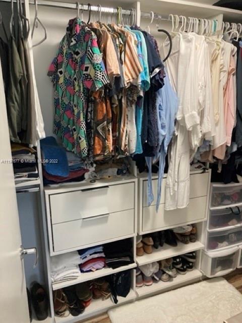 master closet middle