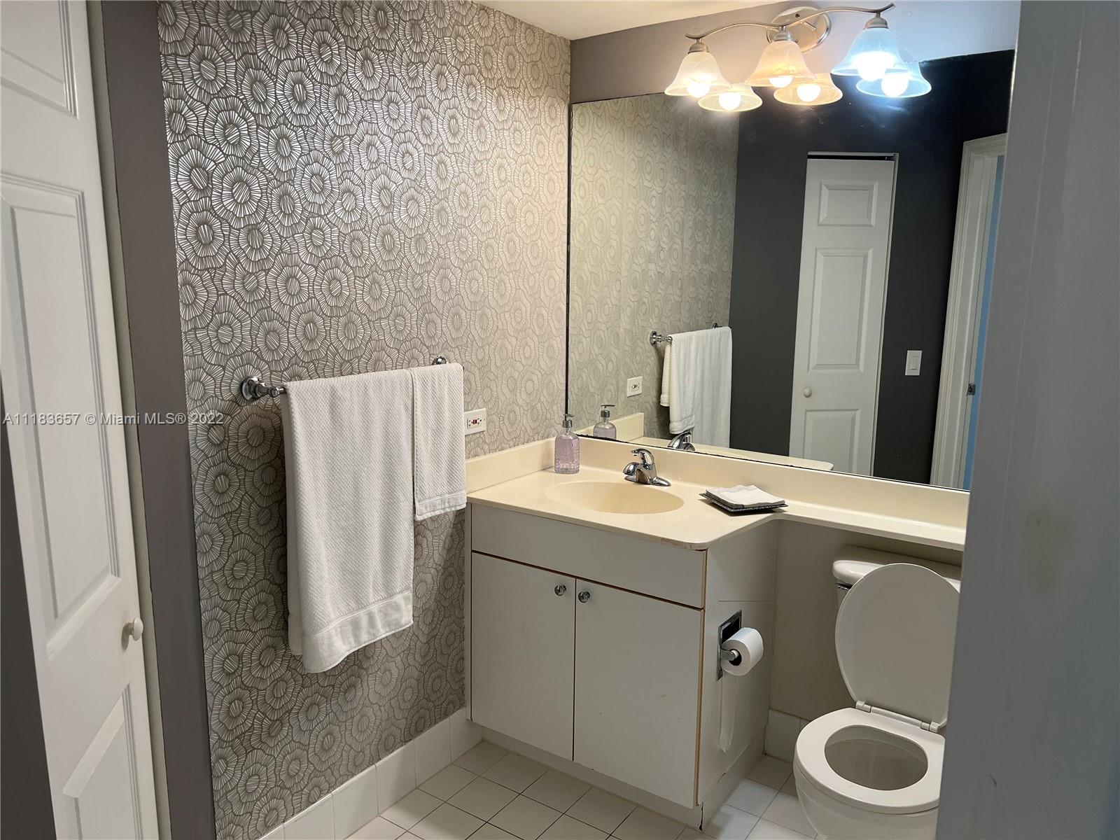 2ND Bathroom
