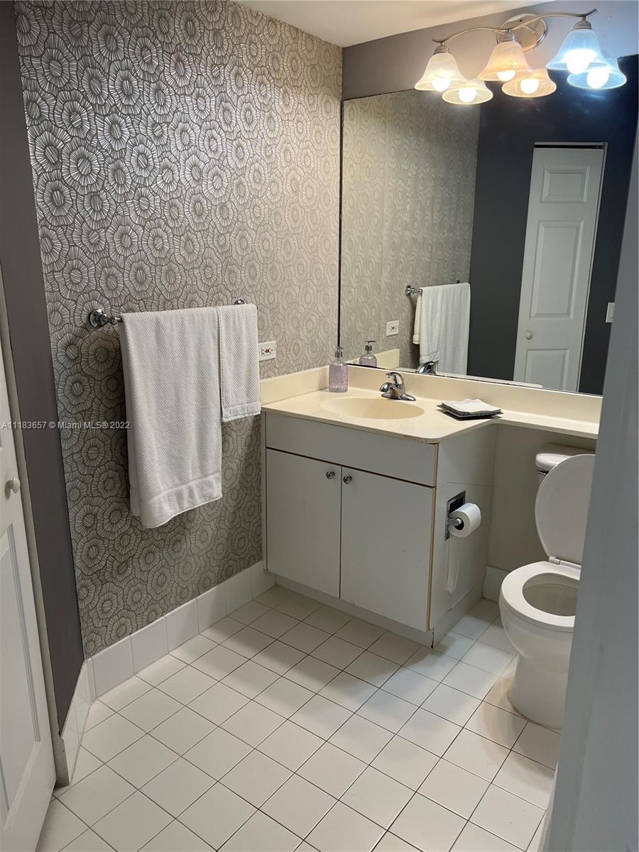 17150 N Bay Rd 2810, Sunny Isles Beach, Florida 33160, 2 Bedrooms Bedrooms, ,2 BathroomsBathrooms,Residentiallease,For Rent,17150 N Bay Rd 2810,A11183657