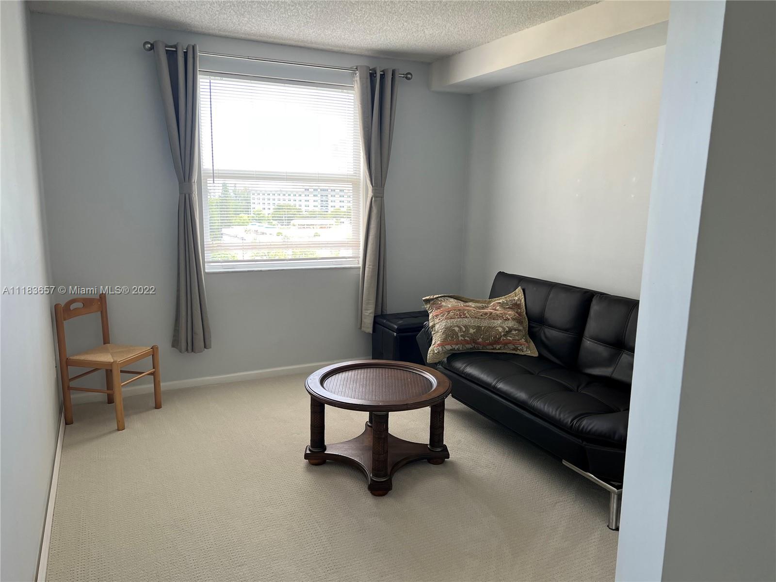2nd room w/Queen size futon