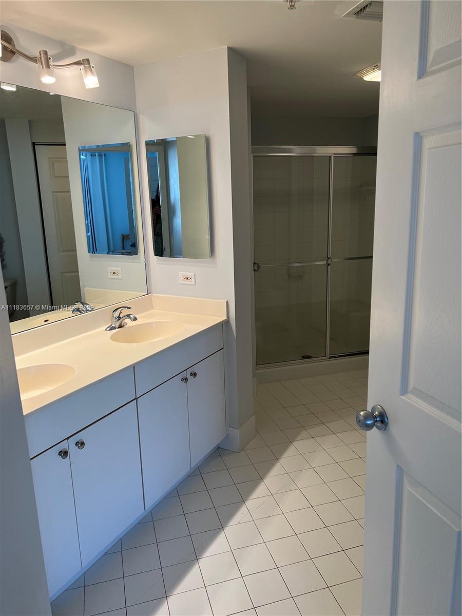 Master Bathroom w/Dual Sinks