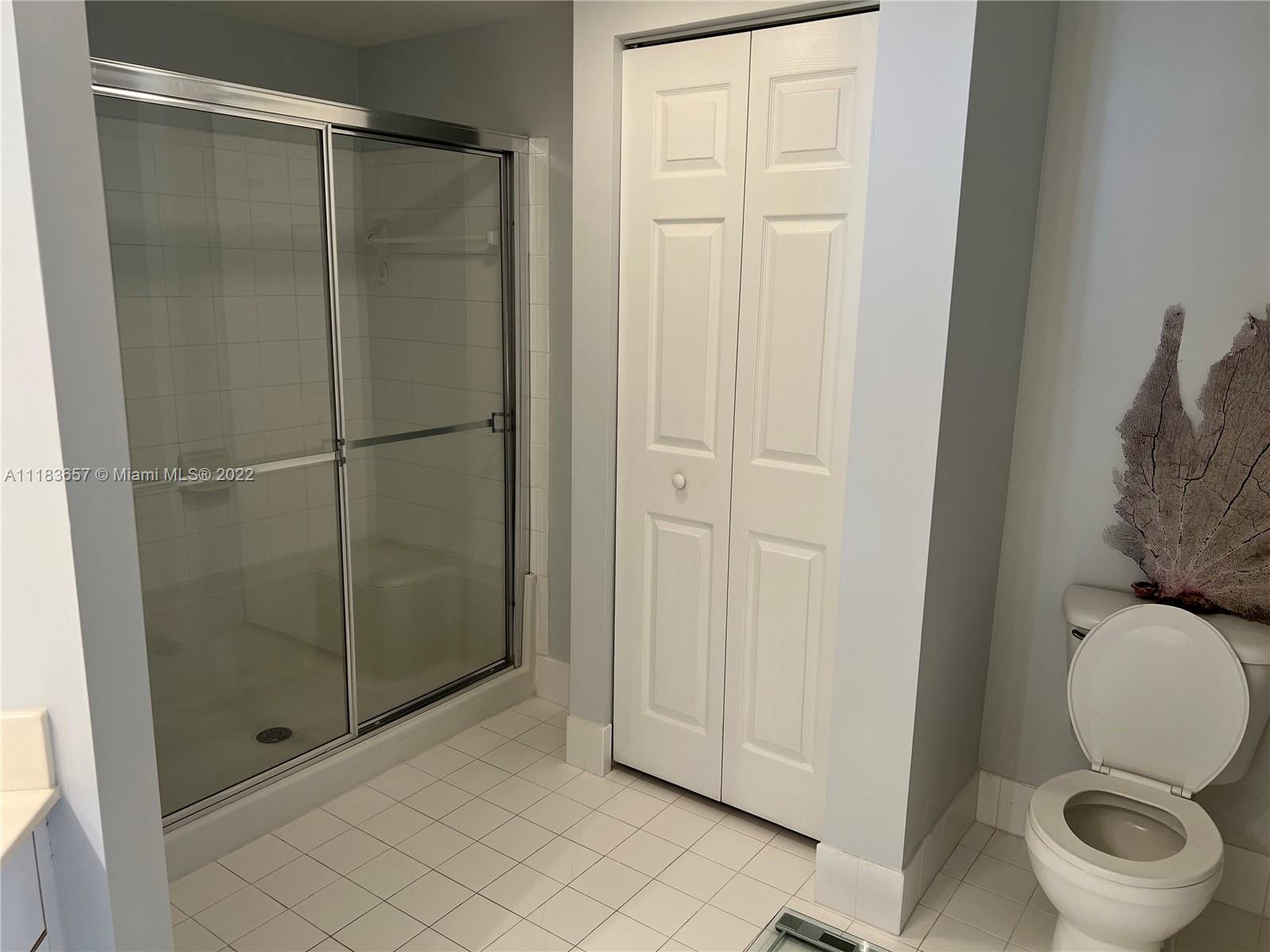 17150 N Bay Rd 2810, Sunny Isles Beach, Florida 33160, 2 Bedrooms Bedrooms, ,2 BathroomsBathrooms,Residentiallease,For Rent,17150 N Bay Rd 2810,A11183657